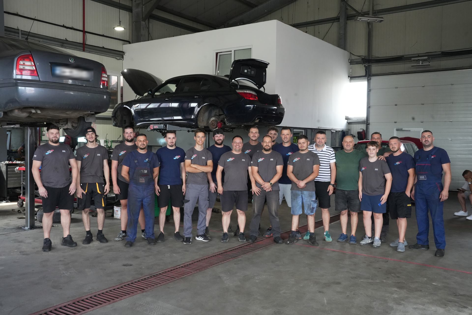 Echipa CIDAN Service Auto, în hală